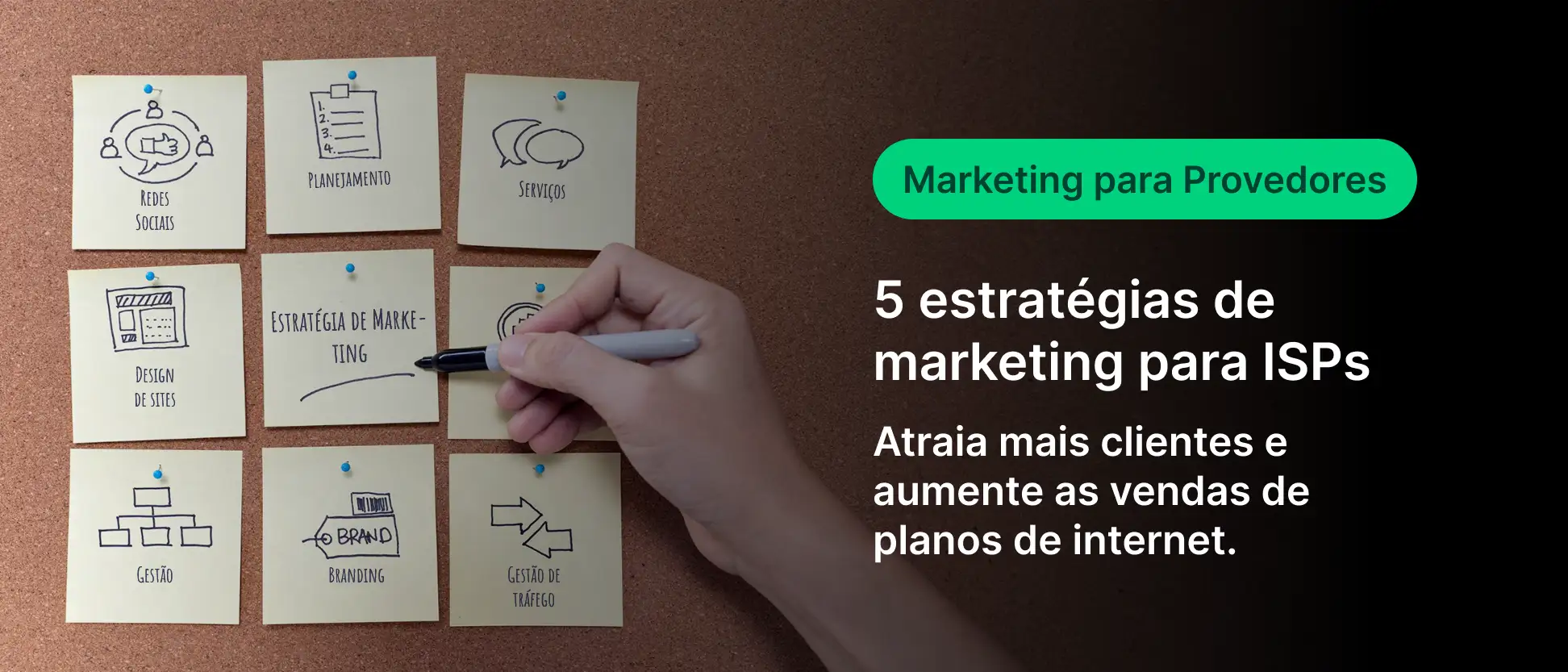 Pessoa desenhando com caneta em cartões com ícones de marketing e gestão, enquanto o texto na imagem apresenta “Marketing para Provedores” e “5 estratégias de marketing para ISPs” para atrair mais clientes e aumentar vendas de planos de internet.