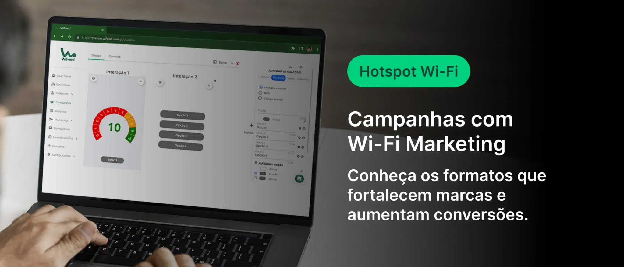 Imagem de um laptop exibindo uma plataforma de marketing com a palavra-chave 'Hotspot Wi-Fi'. A tela mostra indicadores de desempenho e estratégias para campanhas de Wi-Fi Marketing para melhorar a presença da marca e aumentar as conversões. Ideal para quem busca soluções de marketing com Wi-Fi.