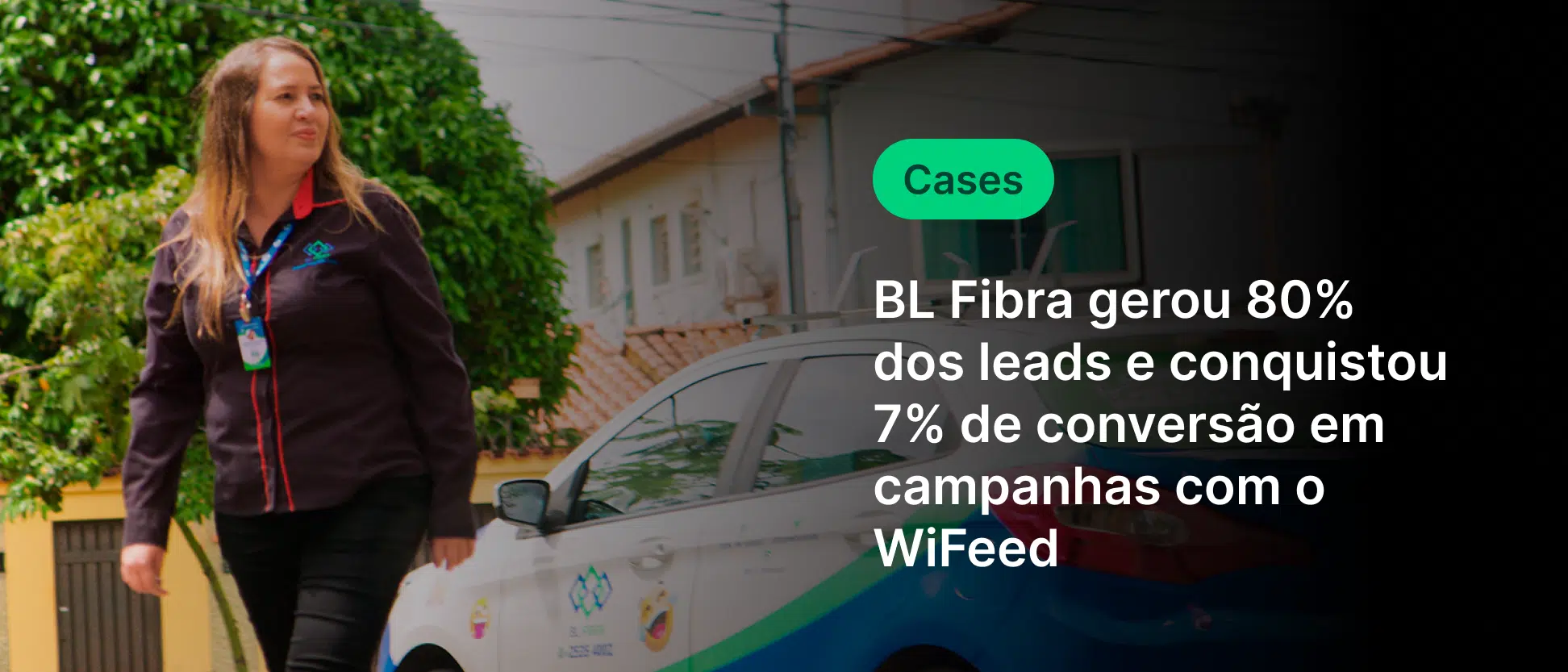 Mulher ao ar livre próximo a um carro com texto sobre negócios e tecnologia, destacando geração de leads e campanhas de marketing digital. destaque para os resultados da BL Fibra.