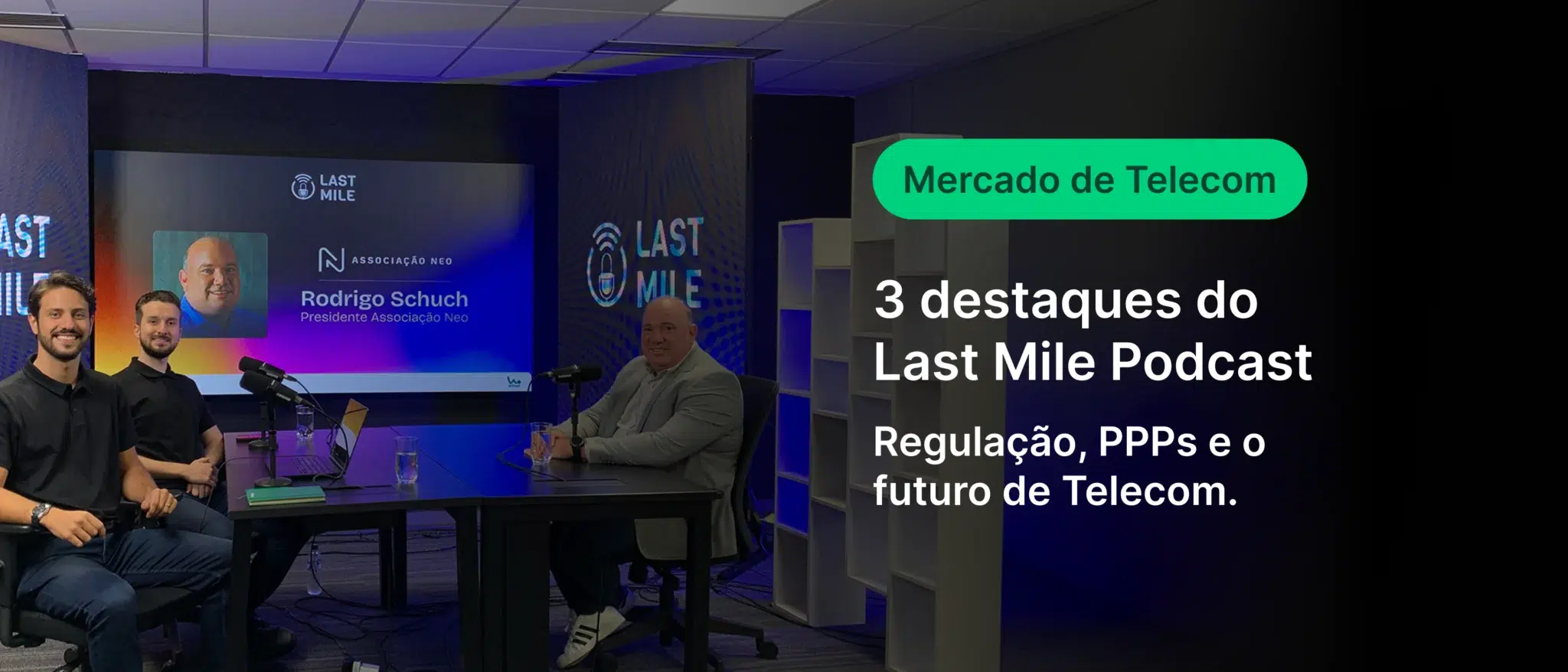 Imagem do podcast Last Mile com destaque para Rodrigo Schuch abordando regulação, PPPs e o futuro do setor de telecomunicações, com três participantes no estúdio.