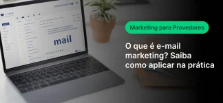 Imagem de um laptop com a tela exibindo mensagens de e-mail, ideal para estratégias de marketing para provedores de internet. O texto na imagem aborda o tema "O que é e-mail marketing" e como aplicar na prática.