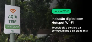 Sinalização de Wi-Fi gratuito em área pública destacando a inclusão digital com Hotspot Wi-Fi para conexão à internet de forma fácil e acessível.