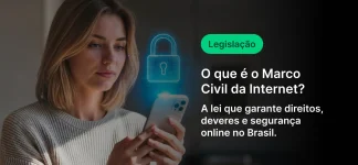 Mulher usando smartphone com conteúdo sobre o Marco Civil da Internet, legislação brasileira que garante direitos e segurança online