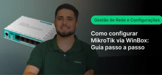 Tutorial de configuração MikroTik via WinBox em vídeo explicativo com instrutor e aparelho de rede ao fundo.