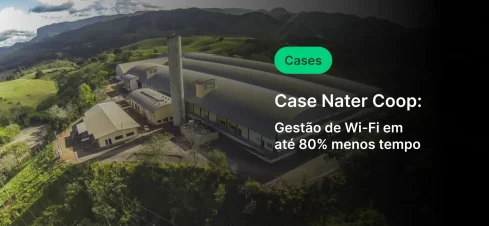 Imagem aérea da Case Nater Coop, uma fábrica inovadora que utiliza tecnologia de gestão de Wi-Fi para reduzir o consumo de energia em até 80%, localizada em uma área verde com montanhas ao fundo.