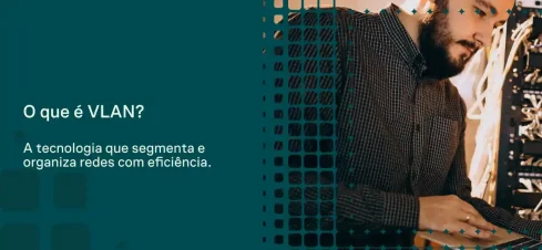 Banner com fundo tecnológico e a pergunta “O que é VLAN?” ao lado de um profissional ajustando equipamentos em um rack de rede, explicando o conceito de segmentação de redes.
