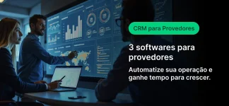 Reunião de equipe de negócios analisando dados em uma tela digital com gráficos, ideal para quem busca softwares de CRM para provedores de internet.