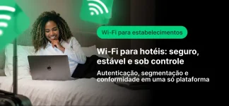 Wi-Fi para hotéis: seguro, estável e sob controle. Mulher com laptop em um quarto, com ícone de Wi‑Fi e texto sobre autenticação, segmentação e conformidade em uma única plataforma.