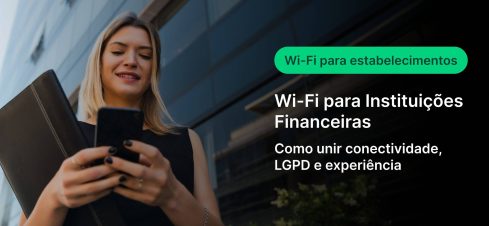 Mulher sorridente segura um tablet em frente a um prédio moderno, com texto na imagem sobre Wi‑Fi para Instituições Financeiras, explicando como unir conectividade, LGPD e experiência.