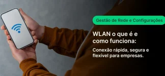 Pessoa segurando um smartphone mostrando o símbolo de conexão Wi-Fi, com destaque para informações sobre WLAN e configurações de rede para empresas.